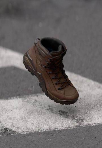 Походные ботинки