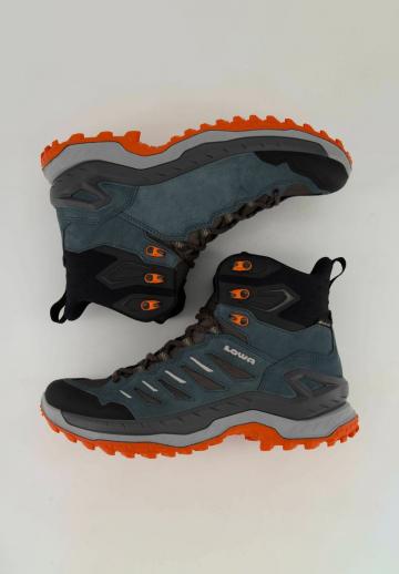 Походные ботинки