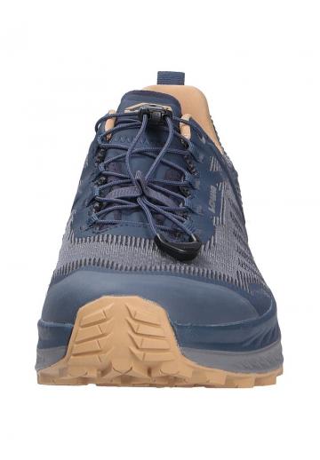 Походные кроссовки