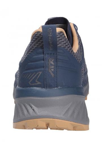 Походные кроссовки