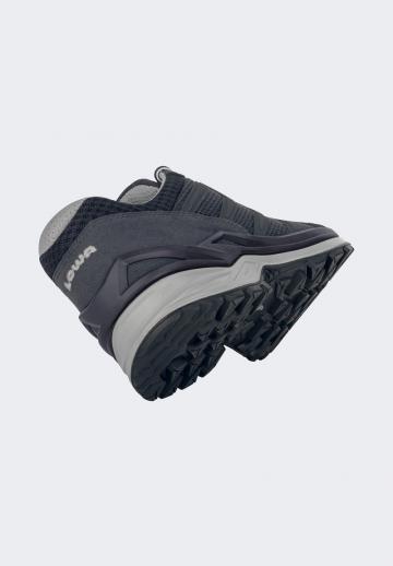 Походные кроссовки