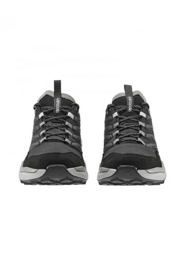 Походные кроссовки