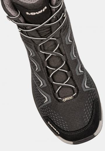 Походные кроссовки