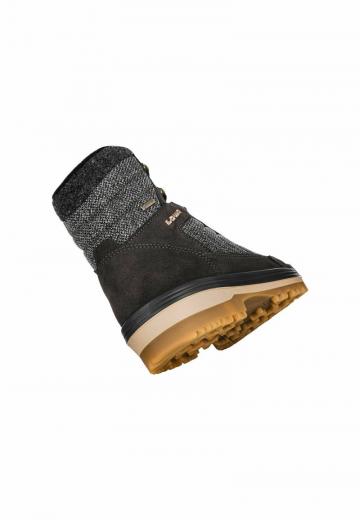 Походные ботинки