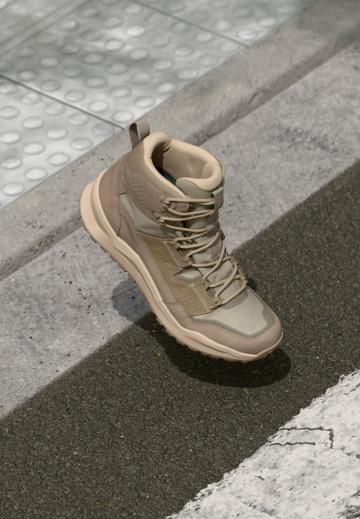 Походные ботинки