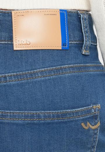 Свободные джинсы