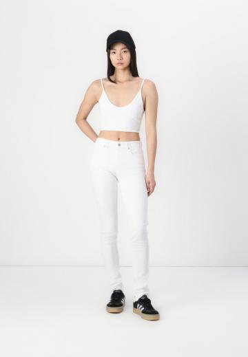 Узкие джинсы