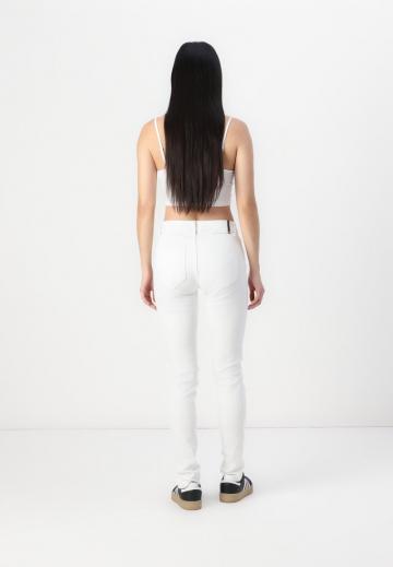 Узкие джинсы