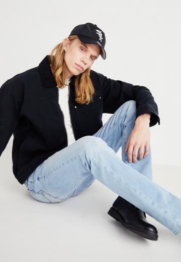 Прямые джинсы