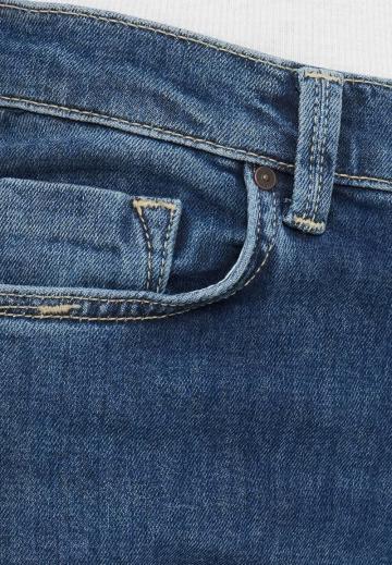 Прямые джинсы