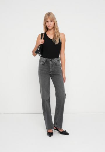 Прямые джинсы