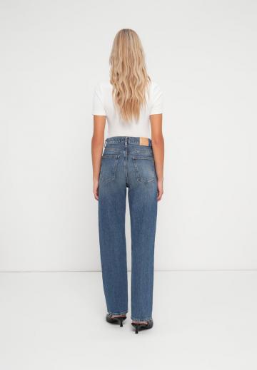 Прямые джинсы