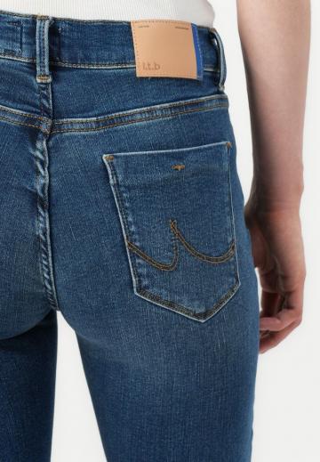 Клешеные брюки