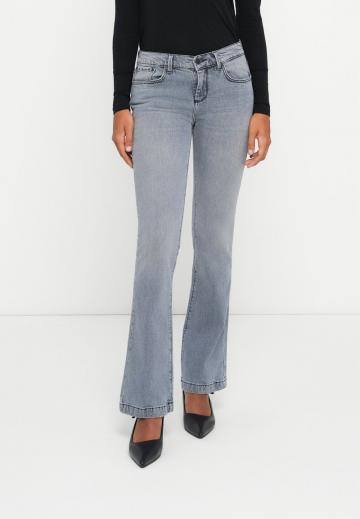 Клешеные брюки