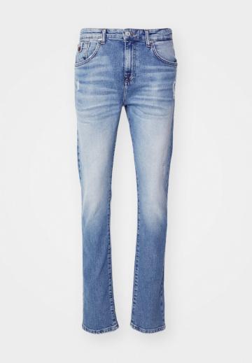 Узкие джинсы