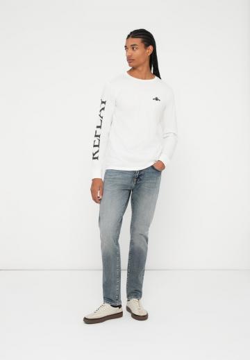 Узкие джинсы