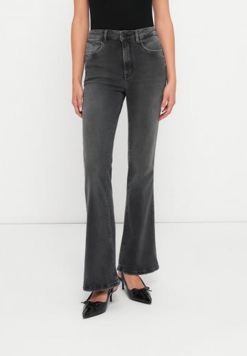 Клешеные джинсы