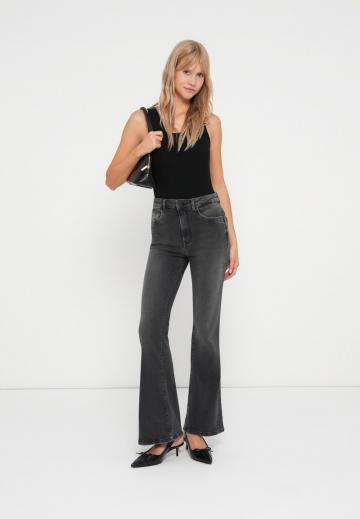 Клешеные джинсы