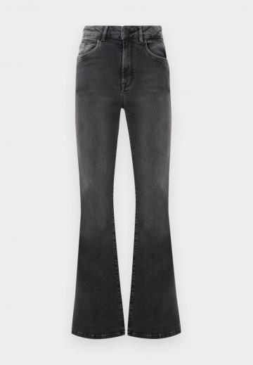 Клешеные джинсы