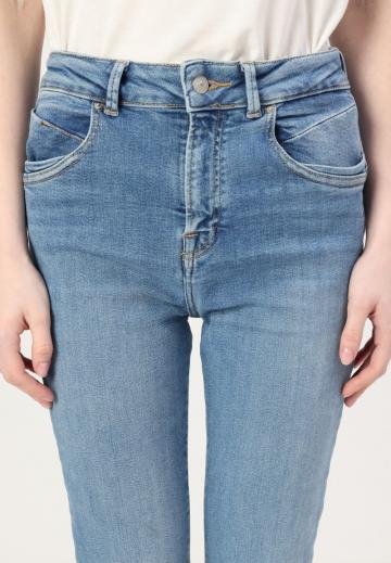 Клешеные джинсы