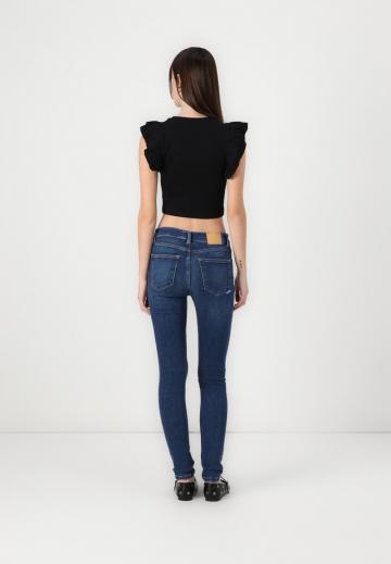 Узкие джинсы