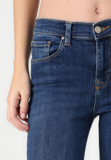 Узкие джинсы