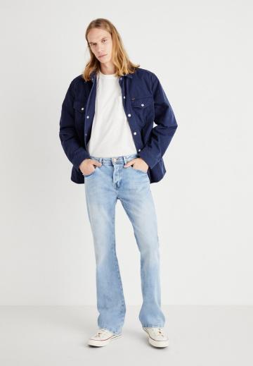 Клешеные джинсы