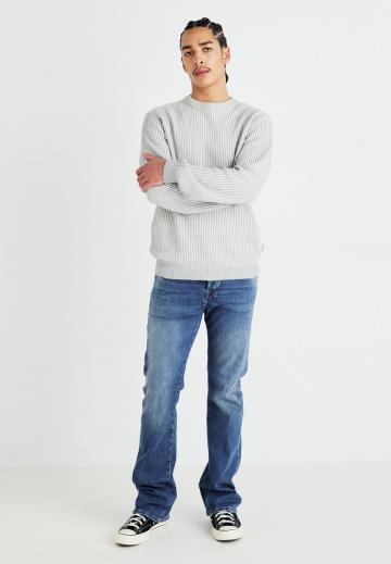 Клешеные джинсы