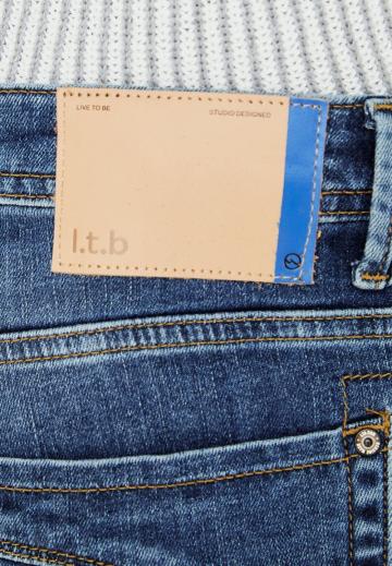 Клешеные джинсы