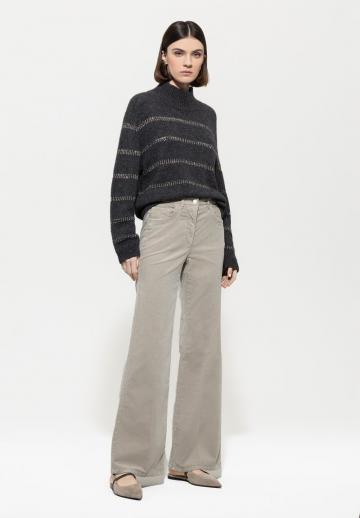 Пуловер в полоску