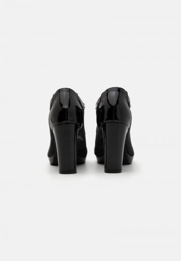 Туфли на шнуровке