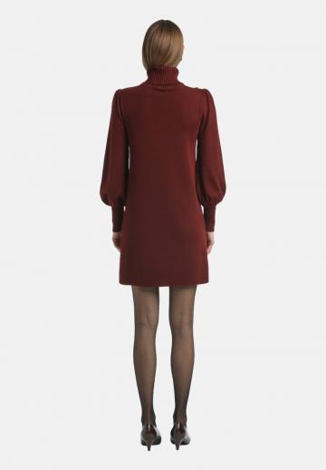 Вязаное платье