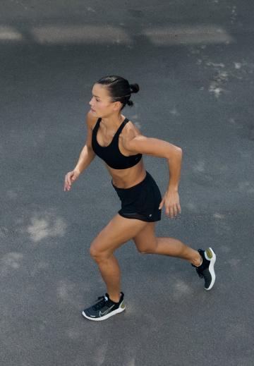 Спортивный бюстгальтер