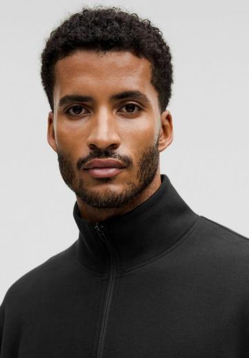 Спортивная кофта