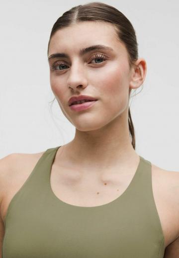 Спортивный топ