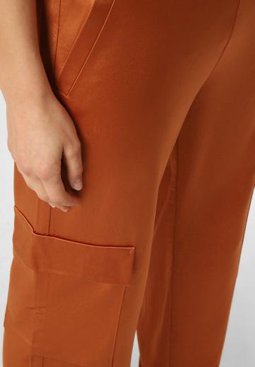 Брюки с накладными карманами