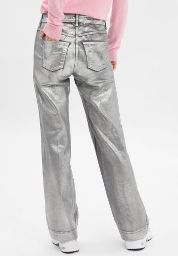 Прямые джинсы