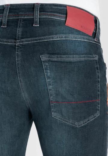 Узкие джинсы