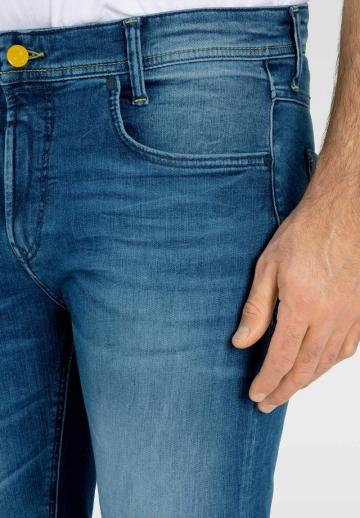 Узкие джинсы