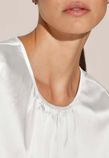 Атласная блузка