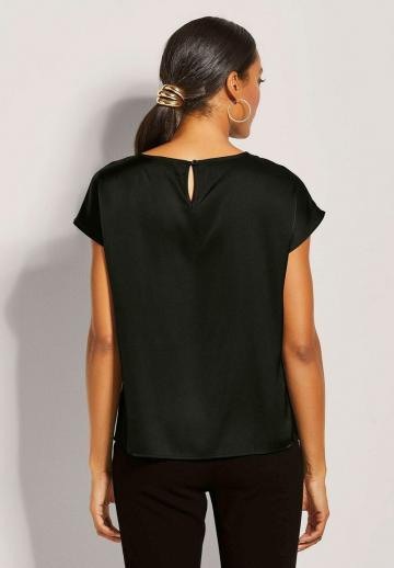 Атласная блузка