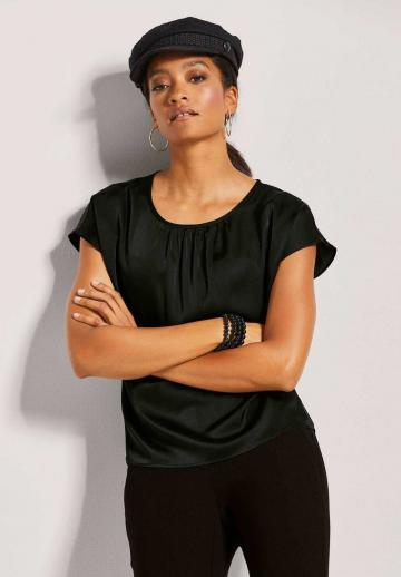 Атласная блузка