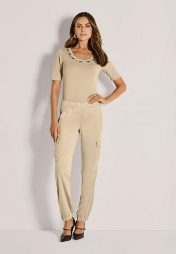 Брюки с накладными карманами