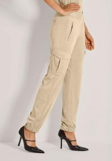 Брюки с накладными карманами