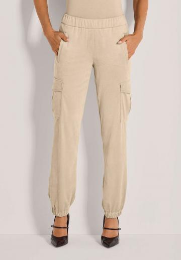 Брюки с накладными карманами