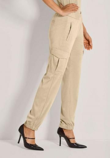 Брюки с накладными карманами