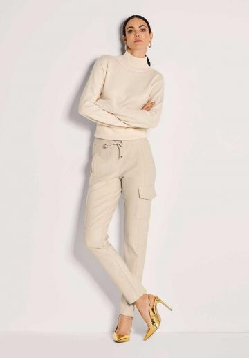 Брюки с накладными карманами