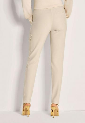 Брюки с накладными карманами