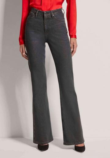 Клешеные джинсы