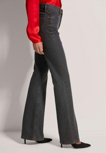 Клешеные джинсы